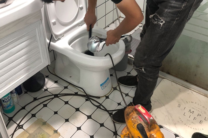莱州马桶堵塞自己疏通还是找师傅?专业上门服务让你省时更省心