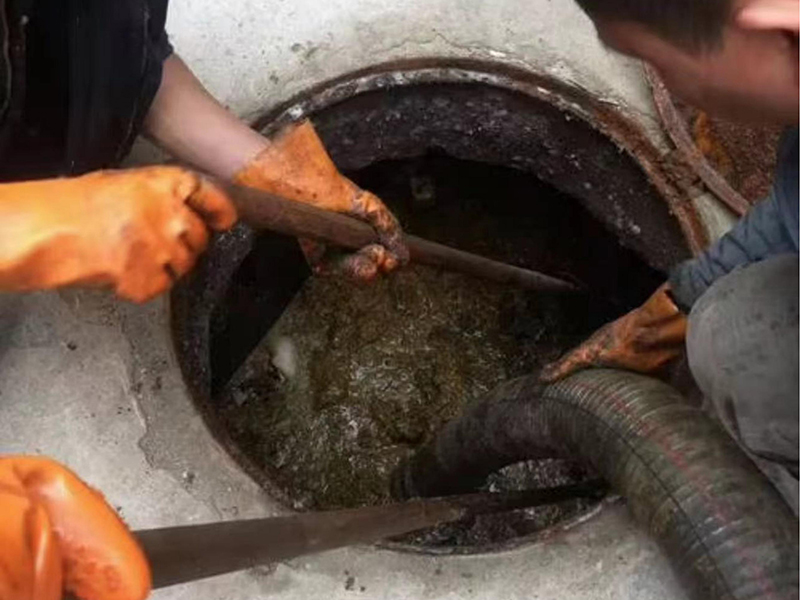 莱州清理化粪池时如何避免沼气的危害?